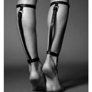 BIJOUX INDISCRETS MAZE KNEE AND ANKLE GARTER BROWN - Image 3